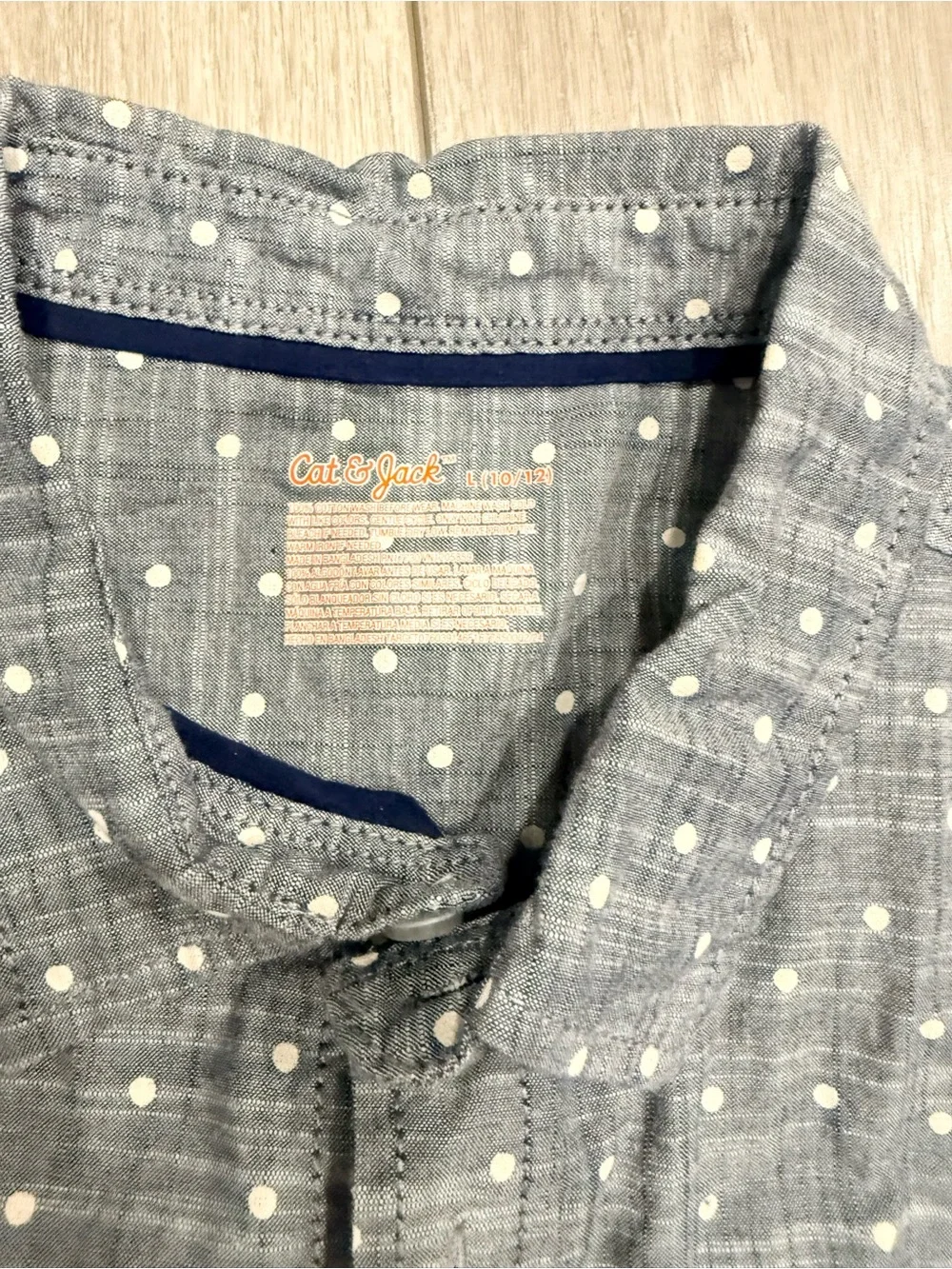 Old Navy Gray Short-Sleeve Button-Down Shirt with White Dots
